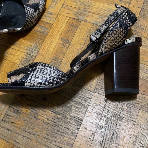 Coach sandals size 7.5 only used twice good condition - Picture 5 of 5